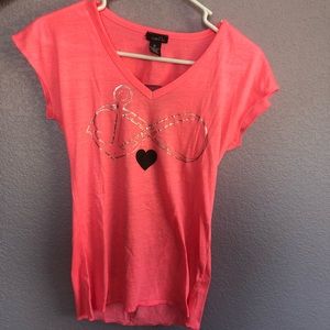 Pink tee w/anchor, infinity sign & heart design